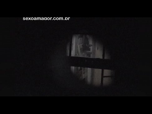 ❤️ Blondie ezkutuan grabatzen du auzoko voyeur batek adreilu hutsen atzean ezkutatuta ❤️❌ Kalitatezko pornoa gurean eu.tubsexercom.ru ❌️❤