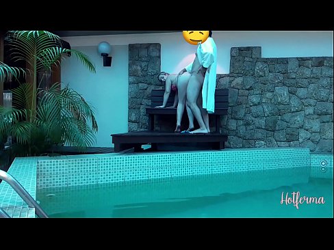 ❤️ Boss neskamea igerilekura gonbidatzen du, baina ezin izan dio beroari eutsi ❤️❌ Kalitatezko pornoa gurean eu.tubsexercom.ru ❌️❤